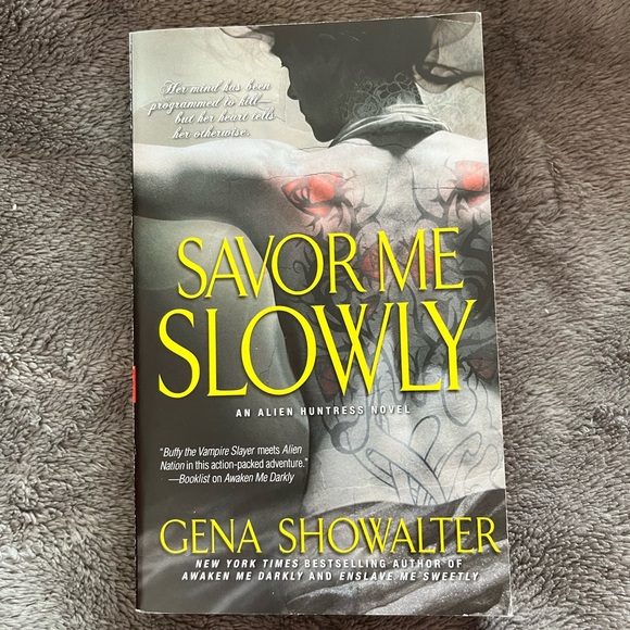 5 Paperbacks - Picture 7 of 10